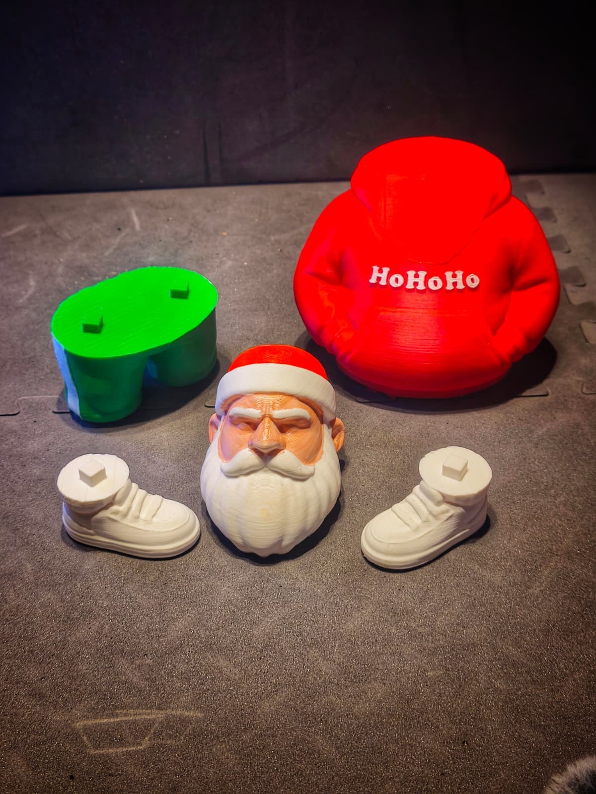 Chill Santa - Pieces colored